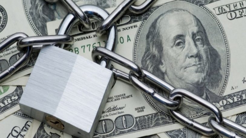 Dólares con un candado