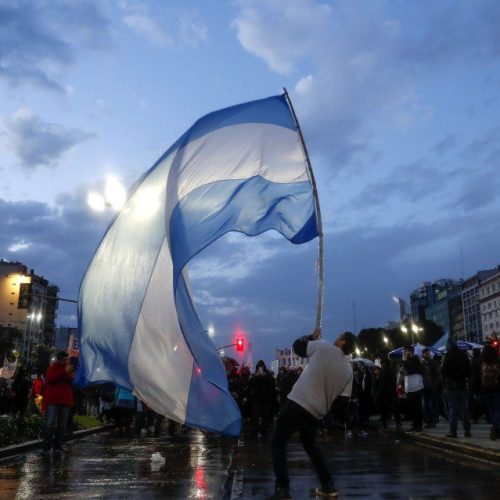 Unidad nacional o caos libertario