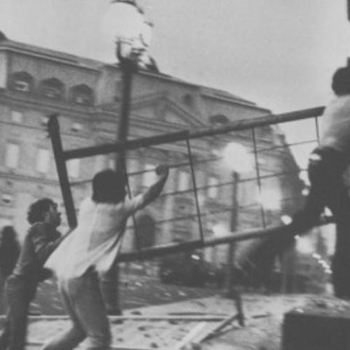 Avanzar de fuerza patria hacia un Frente Patriótico